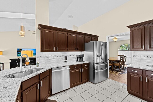Building Photo - 1707 Primrose Ln