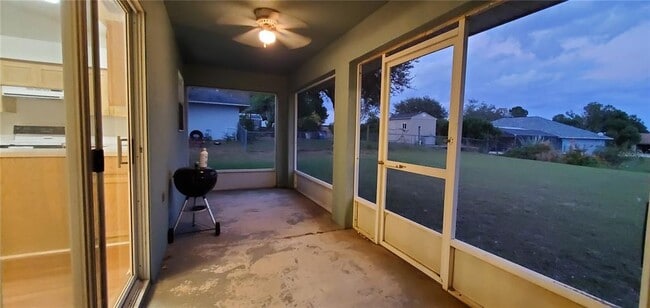 Building Photo - 913 Palm Forest Ln