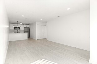 Building Photo - 2955 SE 53rd Ct