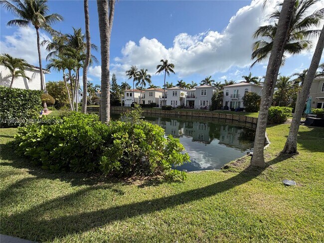 Building Photo - 20729 NE 32nd Ave