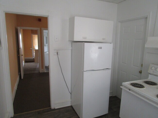 Building Photo - 218 N 54th St