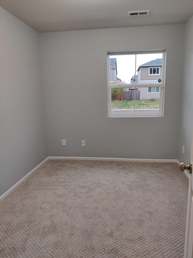 Building Photo - 308 Thyme Ave
