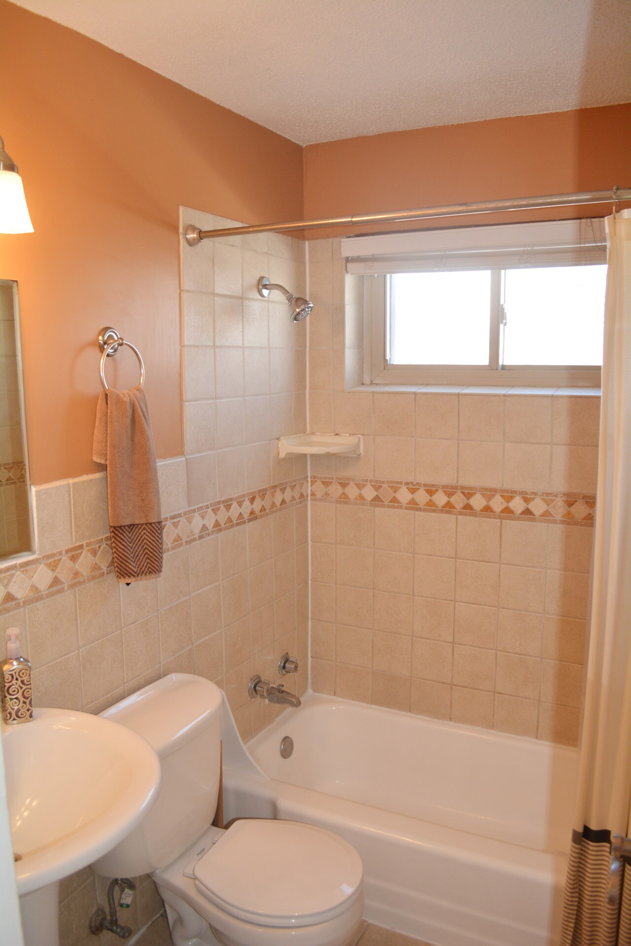 Bathroom - 1800 Lasalle Ave