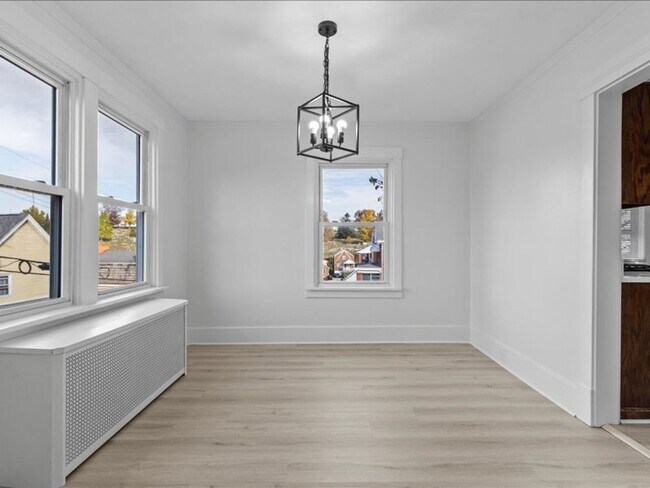 Building Photo - Updated 2 Bed, 1.5 Bath Home in Carrick For Rent – Move-In Ready