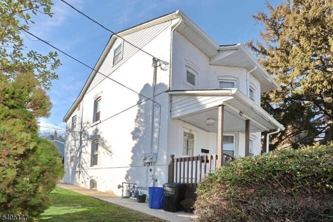 Building Photo - 68 Mohawk Ave