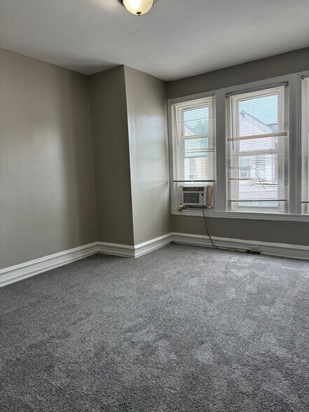Building Photo - 8XX S Alden St