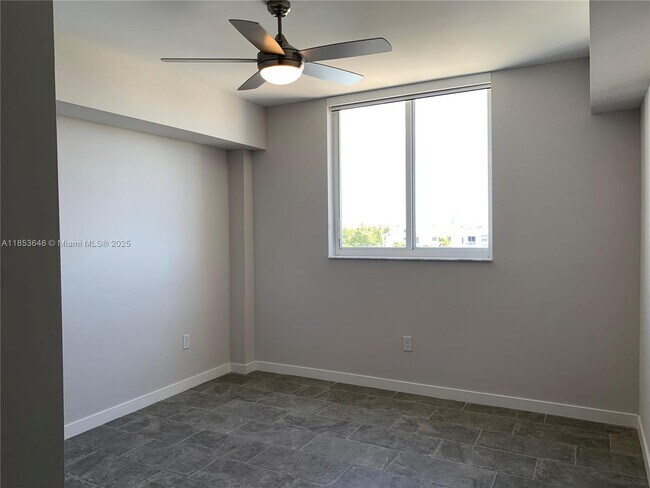 Building Photo - 2500 SW 22nd Terrace
