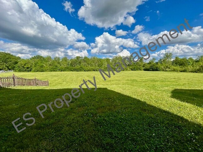 Building Photo - Great 3 Bedroom 2.5 Bathroom Two Story Home with Loft in Lawrence!