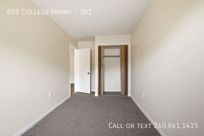 Building Photo - 868 College Pkwy