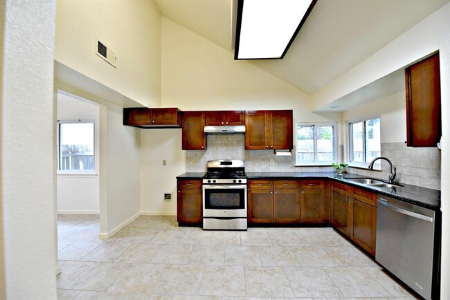 Building Photo - 6606 Hondo Bend