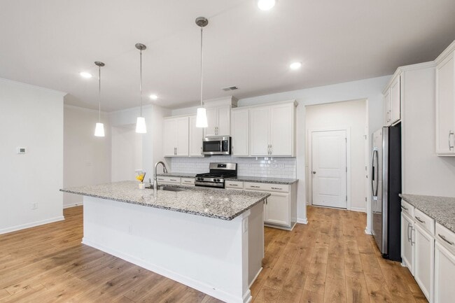Building Photo - Beautifully Appointed Townhome in Prime Ho...