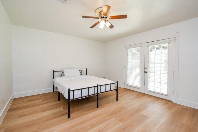 Building Photo - 4947 Cheena Dr