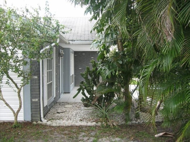 Building Photo - 5628 Pebble Brook Ln