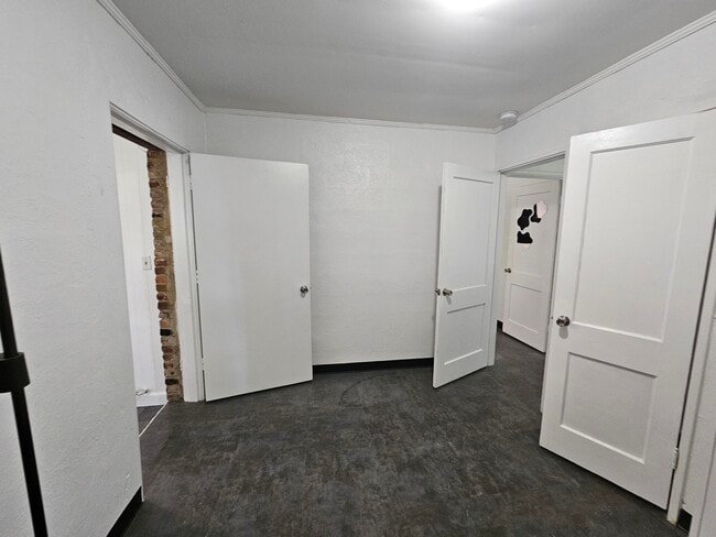 Building Photo - 289 Oak Ln