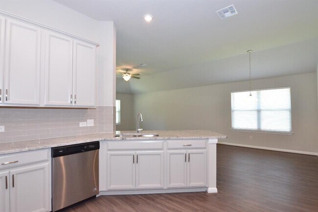 Building Photo - 5608 Anaheim Ave