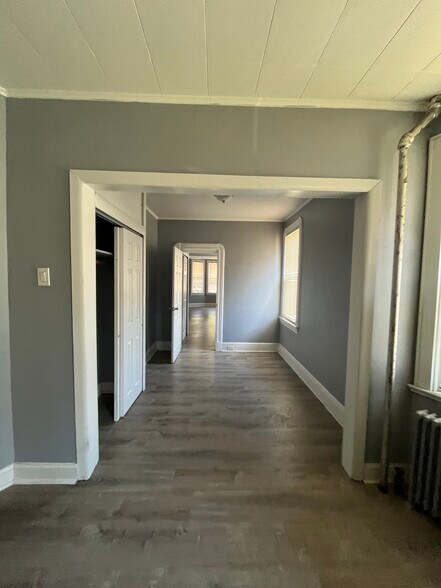 Building Photo - 56 Rose Ave