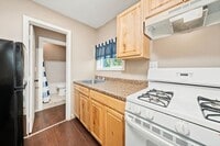 Building Photo - 1 Bedroom 1 Bath duplex in Roseville!