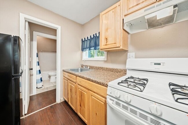 Primary Photo - 1 Bedroom 1 Bath duplex in Roseville!