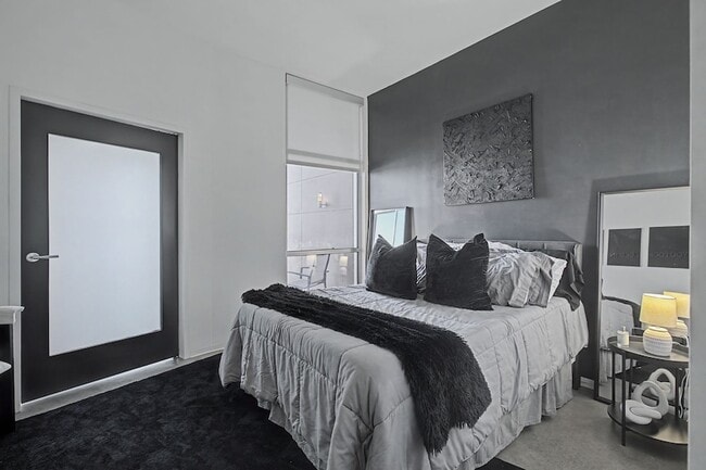 Building Photo - 2115 Yeaman Pl