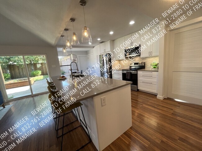 Building Photo - 645 Thompson Dr
