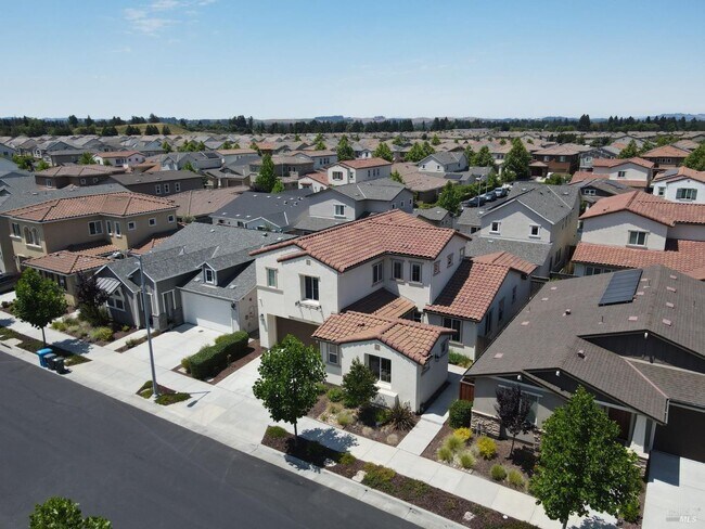 Building Photo - Stunning 4 Bedrooms 3.5 Bathrooms Two Story Home Located Short Distance of Sonoma State Universit...