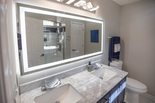 Building Photo - 5464 Daniel Ray Dr