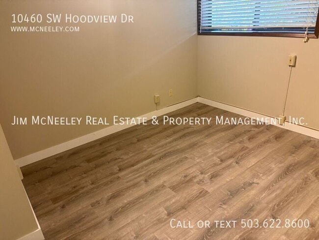 Building Photo - 10460 SW Hoodview Dr