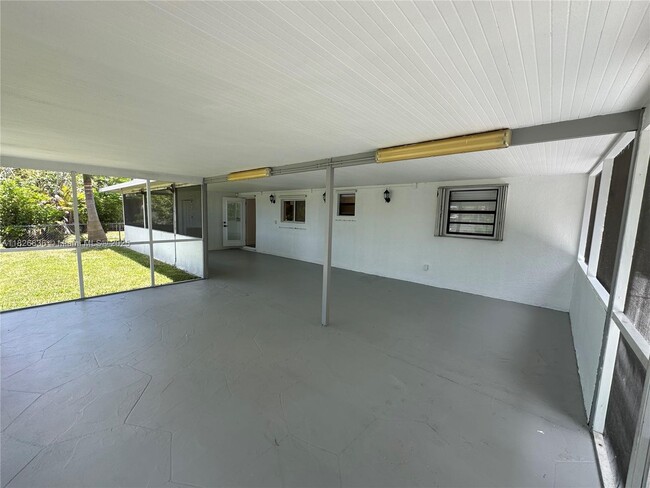 Building Photo - 4830 SW 41st Ave