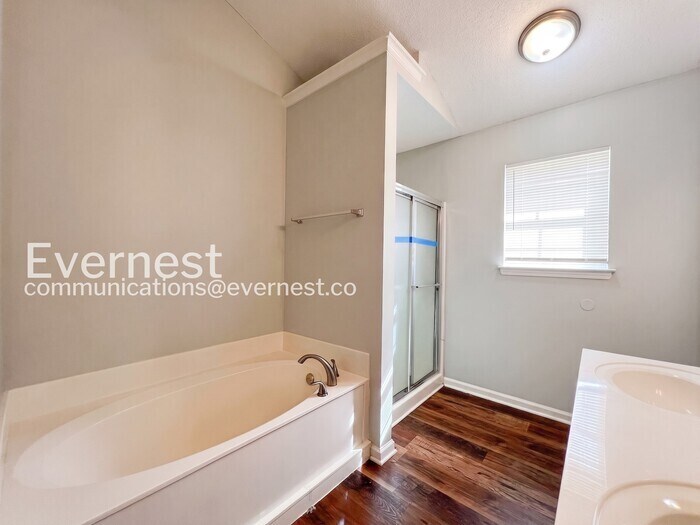 Building Photo - 5370 Woodchase Dr