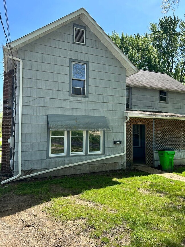 Building Photo - Two bedroom duplex