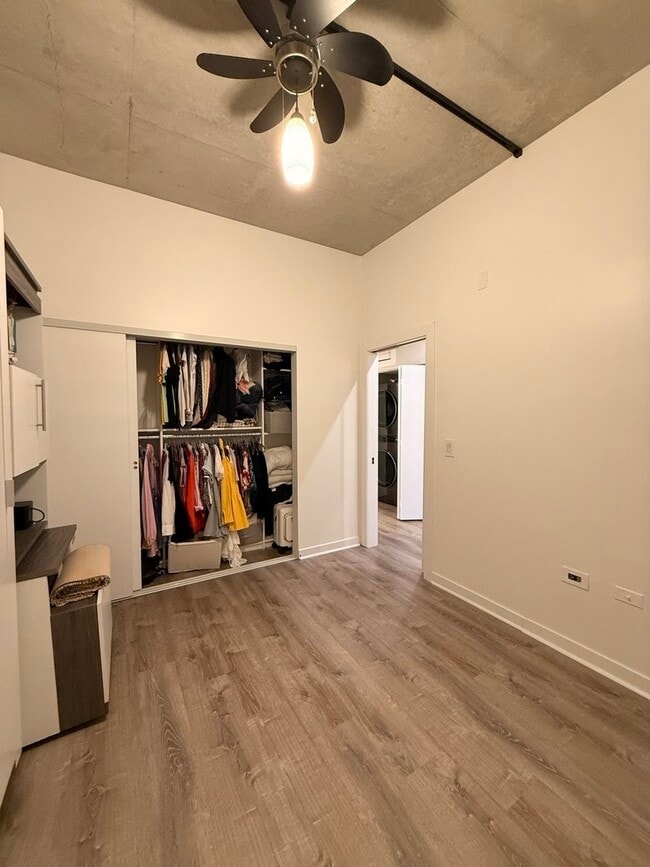 Building Photo - 235 W Van Buren St