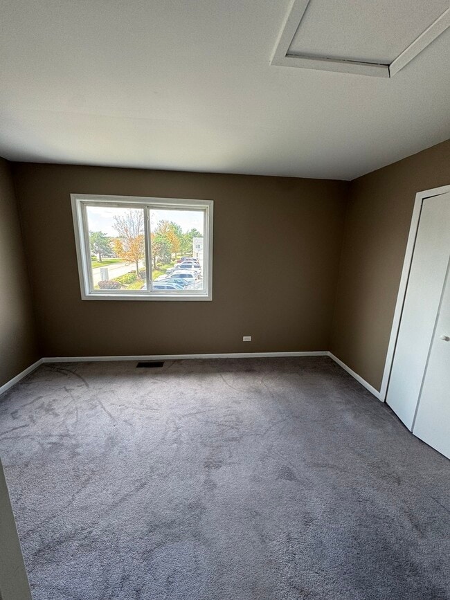 Building Photo - 420 Meadow Green Ln