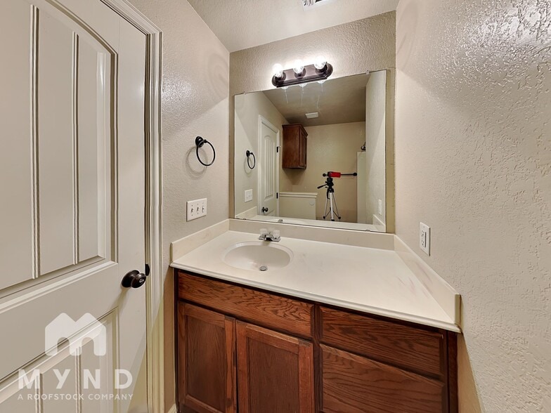 Building Photo - 112 Jolin Ln