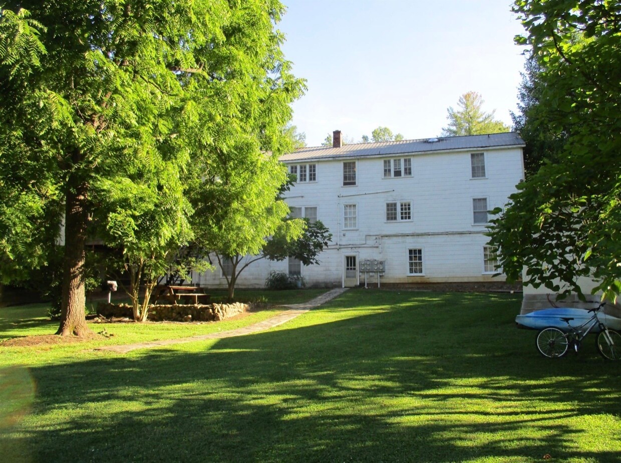 Building Photo - 212 Westwood Dr