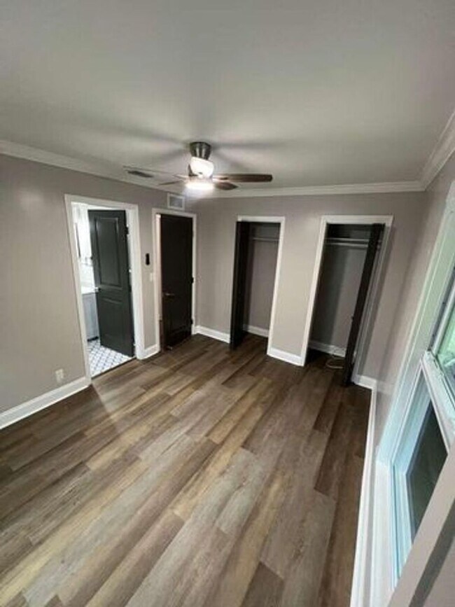 Building Photo - 932 31st St