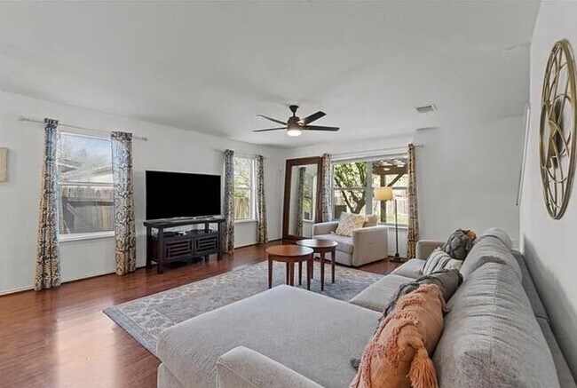 Building Photo - 4515 Cottonwood St