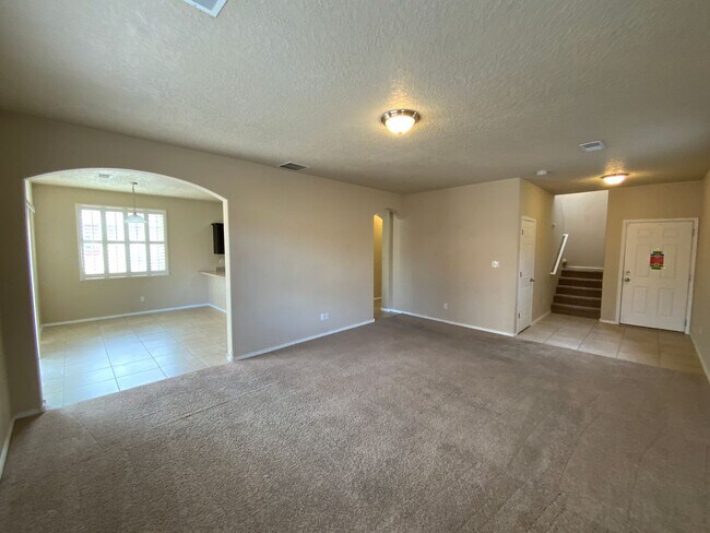 Building Photo - 3 Bedroom Home Available Near Unser Blvd NW & Rainbow Blvd NW!