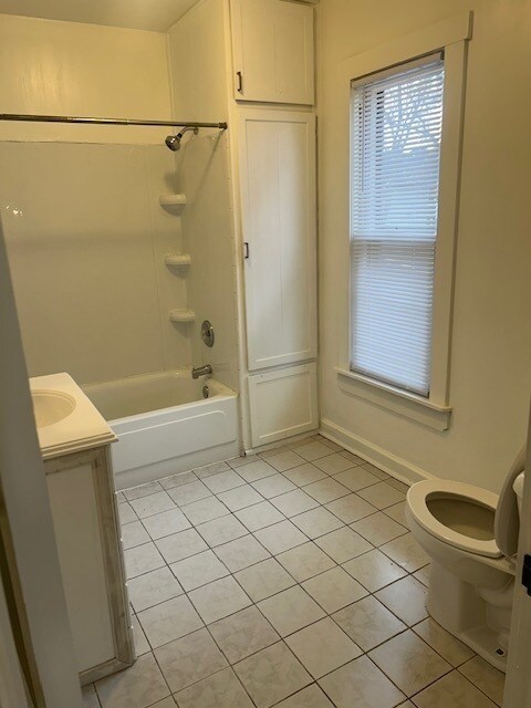 Building Photo - 518 College Ave