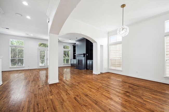Building Photo - 4013 Blossom St