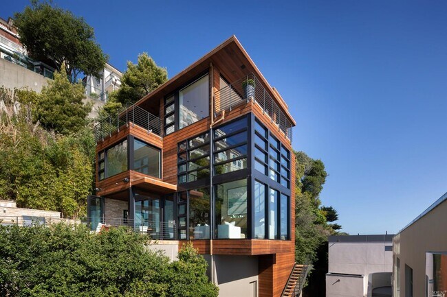 Building Photo - 525 Bridgeway