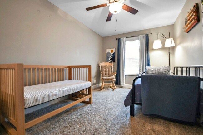 Building Photo - Pet Friendly Three Bedroom with Bonus!
