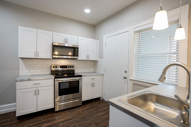 Building Photo - 8142 E Vernor Hwy