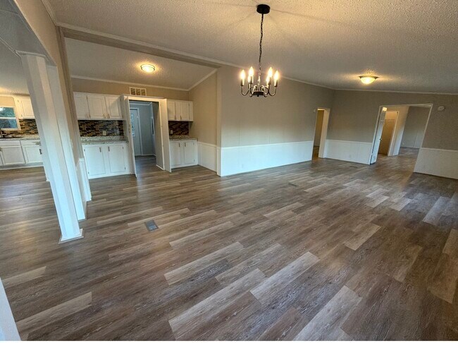 Building Photo - 103 Oak Ct