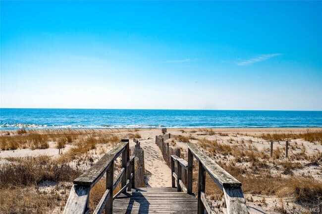 Building Photo - 902 Dune Rd