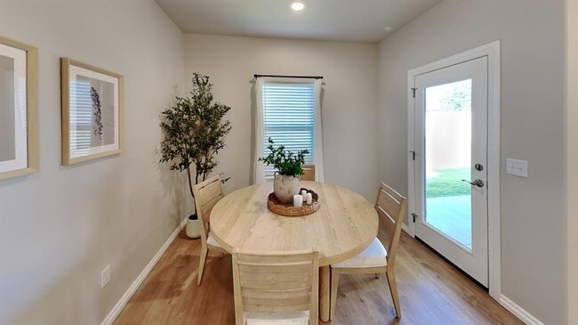 Building Photo - 6801 Labelle Dr