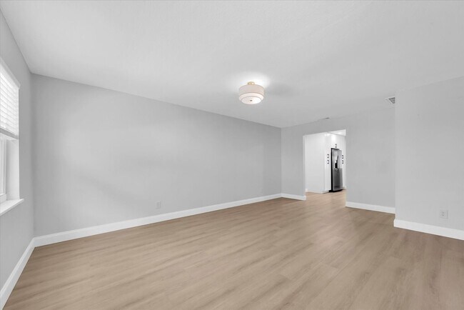 Building Photo - 3009 W Binnicker Ave