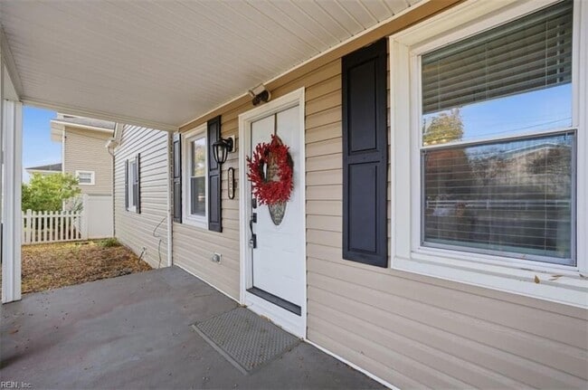 Building Photo - 1325 W Little Creek Rd