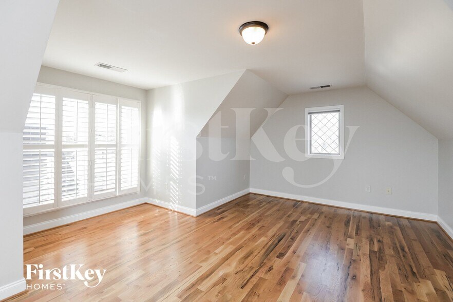 Building Photo - 149 Willow View Lane