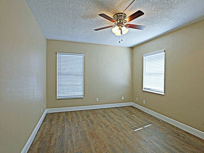 Building Photo - Mystic Gardens 5319-1905