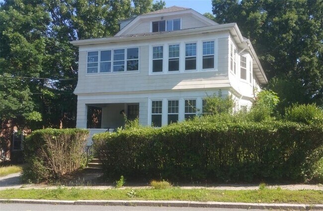 Building Photo - 58-58 Rochambeau Ave